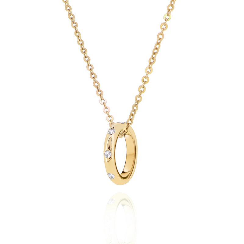 18K Yellow Gold Chain Necklace with a Ring Pendant and Round Brilliant Diamonds. 