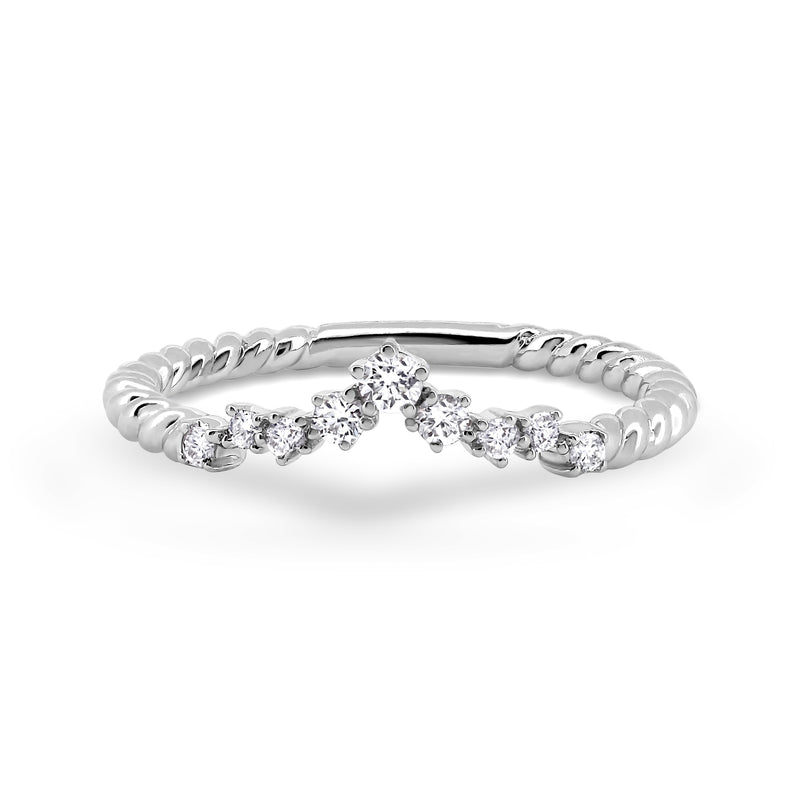 18K white gold ring with ethically-sourced round brilliant diamonds