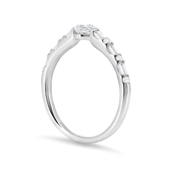 18K White Gold Ring with Round Brilliant and Baguette Diamonds. 