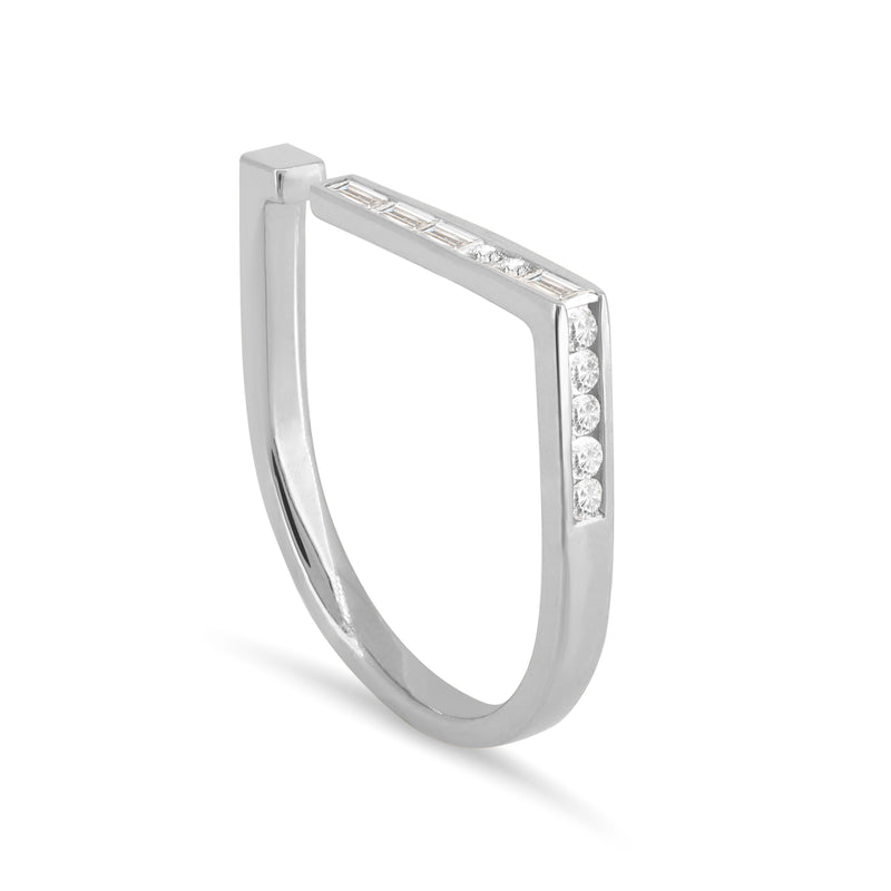 18K White Gold square-oval ring set with baguette and round brilliant diamonds