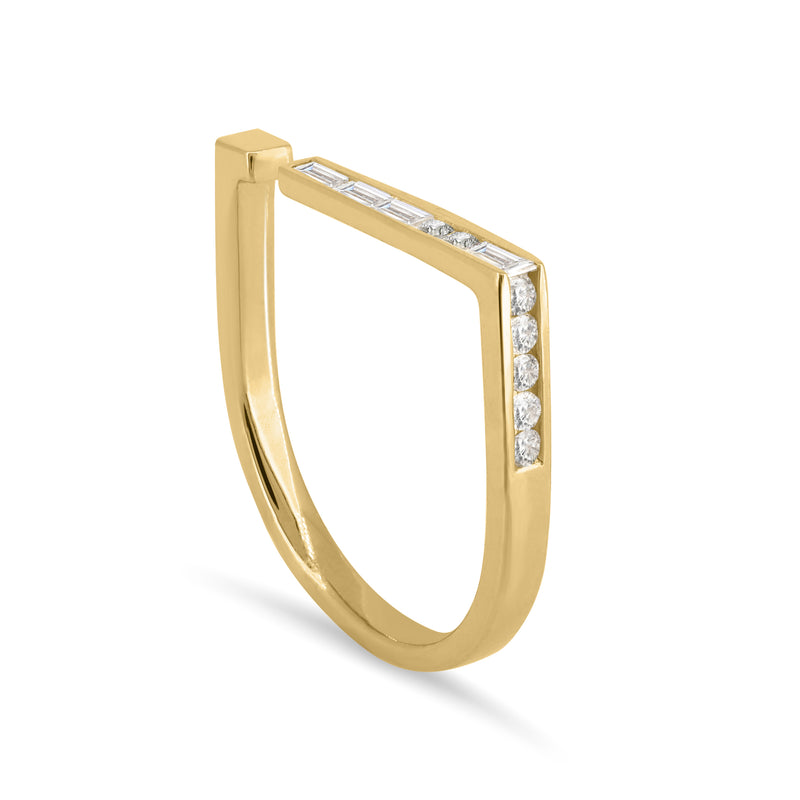 18K Yellow Gold square-oval ring set with baguette and round brilliant diamonds